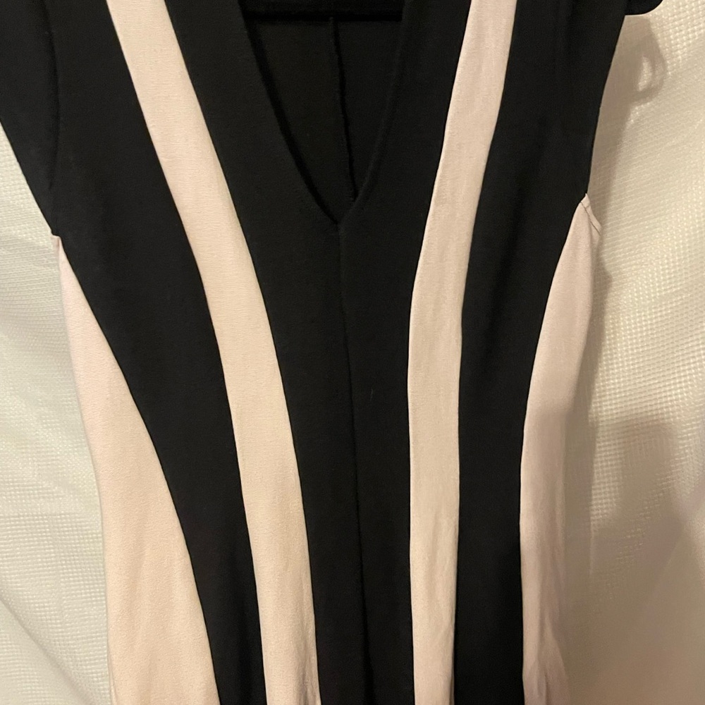 VENUS Black and Pink Sheath Mini Dress V-Neck